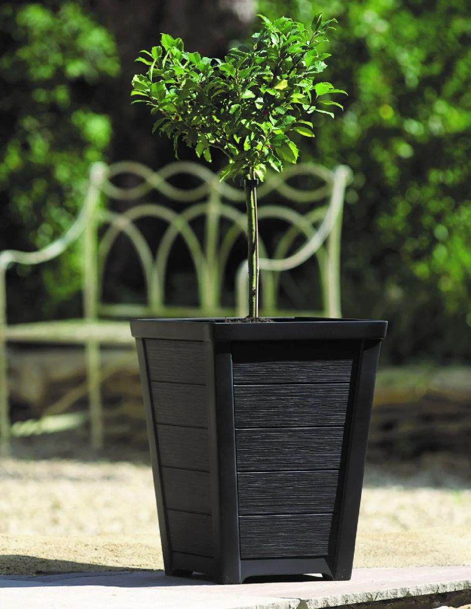 Jardinera piso Square con sistema automático de riego