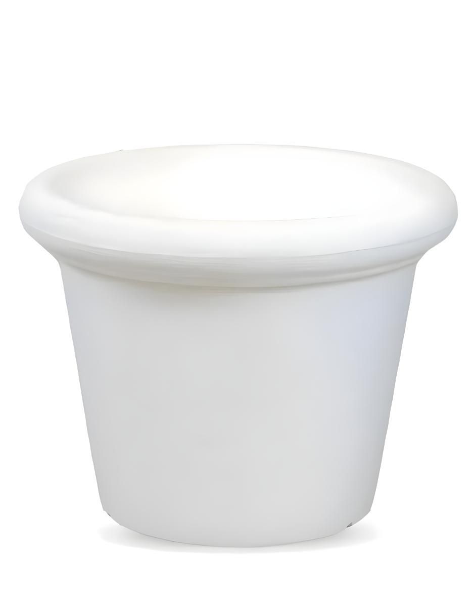 Maceta de plástico con sistema automático de riego